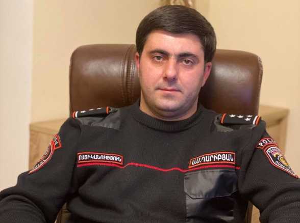 Բոլոր մարզերից բերված ոստիկաններին բաժանվել են ոստիկանության Կրթահամալիրի վերարկուներ, որպեսզի ժողովուրդը չիմանա՝ մարզերից ինչքան աշխատակից են տեղափոխում Երևան