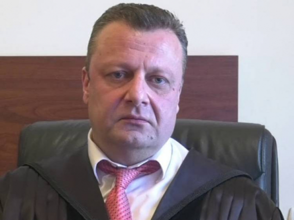 ՀՔԾ քննիչների նման վարքագիծը, գրեթե վստահ եմ, իրենց ղեկավարի պահանջն է