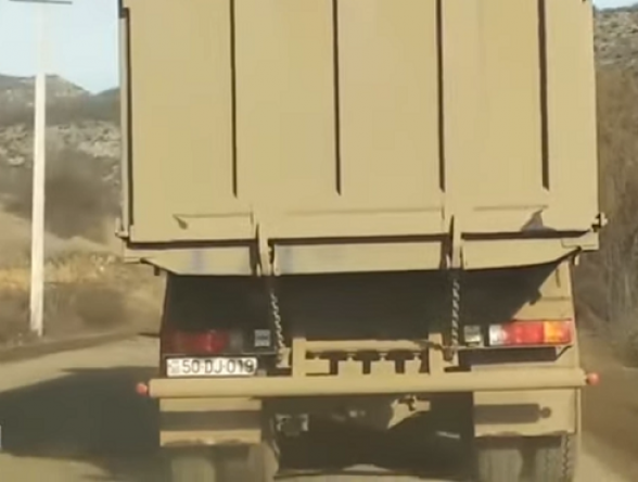Азербайджанская автоколонна проехала в Шуши через армянское село Шош