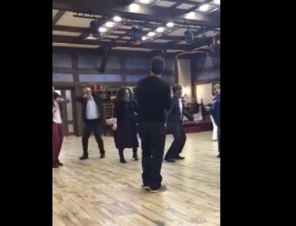 Սերժ Թանկյան, Արսինե Խանջյան, հիշո՞ւմ եք, որ նախկին «թալանչիների» օրոք Շուշիի «Իսահակի աղբյուր» ռեստորանում երգում-պարում-ուրախանում էիք (տեսանյութ)
