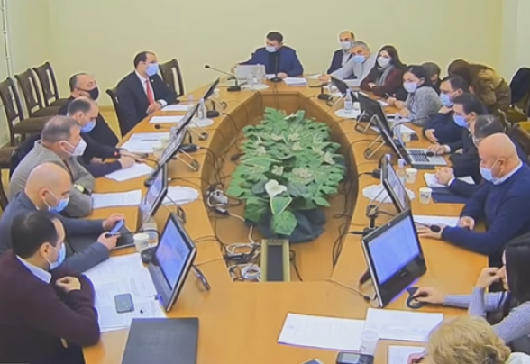 «Не переходите рамки»: Мелкумян и мойшаговец вступили в словесную перепалку