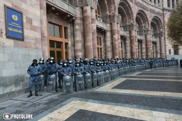 Ռազմական ոստիկանության աշխատակիցները հաջորդ ամիս կես աշխատավարձ են ստանալու. բյուջեում գումար չկա