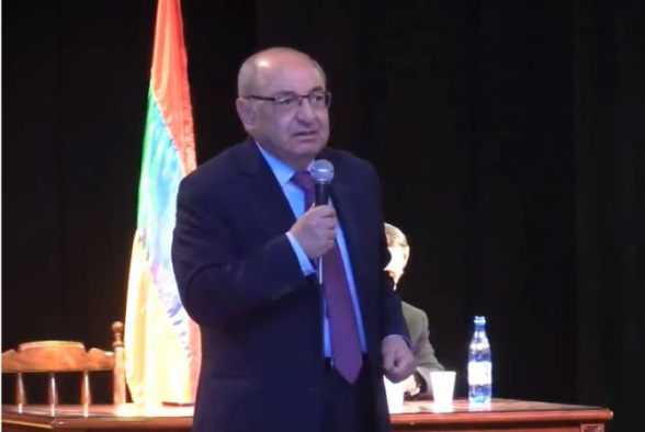 Ереван должен был сказать: пока не решится вопрос с пленными, мы не станем обсуждать другие вопросы – Вазген Манукян