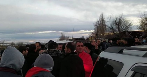 Դու կարաս չսիրես Մանուկյանին ու մնացած ուժերին, բայց պաշտպանես մեկին, ում պատճառով էս պահին 100-ից ավելի գերի կա, դա անասունություն ա