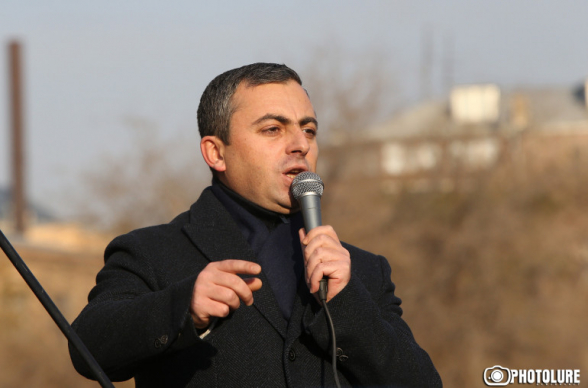 Այս մարդը կառչել է աթոռից և հետևողականորեն մեր երկիրը տանում է կործանման. Իշխան Սաղաթելյանը՝ Փաշինյանի մասին