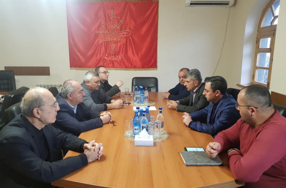 Հանդիպել ենք ՀՅԴ Արցախի կառույցի անդամների հետ, քննարկել համատեղ ծրագրեր մշակելու և դրանք իրականացնելու ուղիները. Իշխան Սաղաթելյան