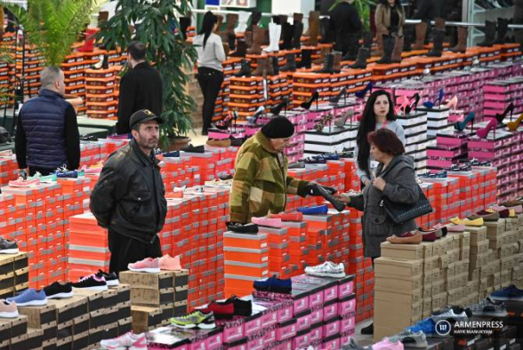 Մեկ ամսում ոչ պարենային ապրանքների գներն աճել են 2.3%-ով, ծառայությունների սակագները՝ 0.3%-ով