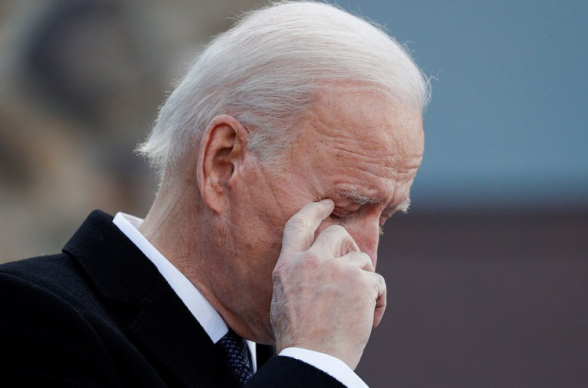 Байден расплакался перед отъездом на инаугурацию (видео)