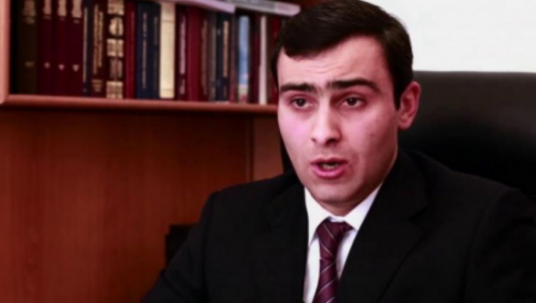 Դատարանում միջադեպից հետո ակնհայտ ընկճված վիճակում է եղել գլխավոր դատախազի տեղակալ Գևորգ Բաղդասարյանը