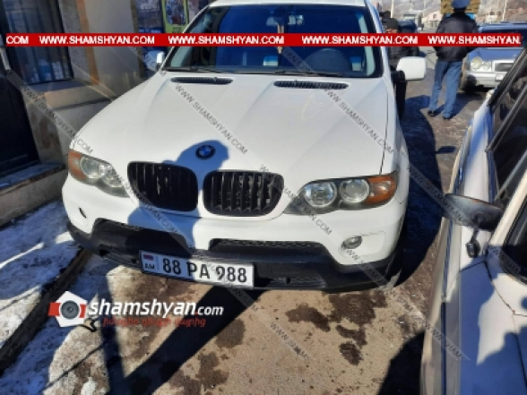 Շղթայական ավտովթար Վանաձորում, բախվել են Mercedes և ВАЗ 2106 մակնիշի ավտոմեքնաները, ВАЗ 2106-ն էլ բախվել է կայանված BMW X5 և Opel մակնիշի ավտոմեքենաներին․ կա 5 վիրավոր