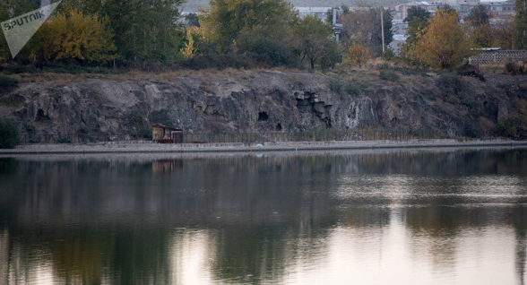 Երևանյան լճի հարակից քարանձավում դի են գտել