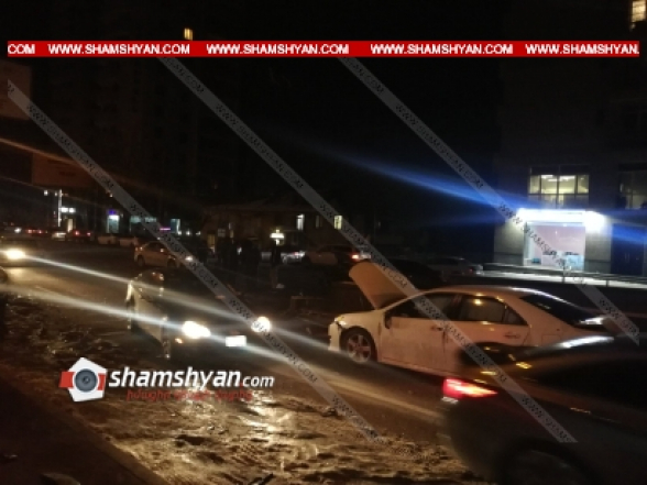 Երևանում բախվել են KIA ու Toyota մակնիշի ավտոմեքենաները, Toyota-ն էլ բախվել է կայանված BMW-ին․ կան վիրավորներ