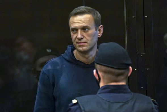 Навального приговорили к 3,5 годам лишения свободы