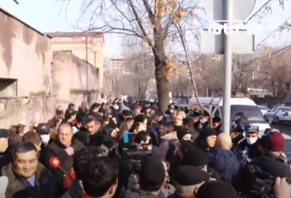 Акция протеста перед зданием НС (видео)