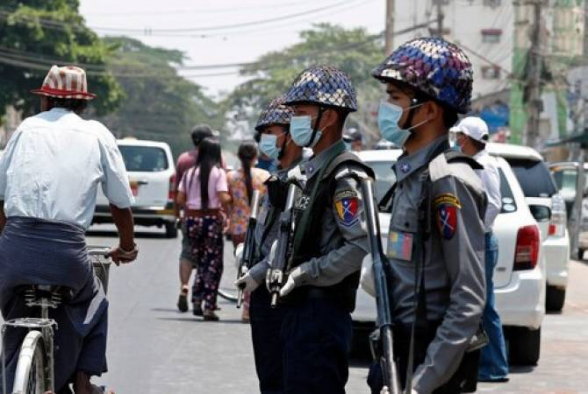 Մյանմայի ոստիկանությունը տապալված նախագահին եւ պետխորհրդականին մեղադրել է երկրի օրենքների խախտման համար