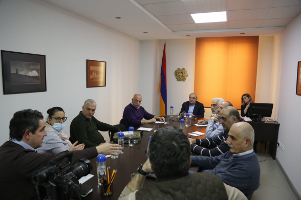 Վազգեն Մանուկյանը հանդիպել է մի խումբ հայրենադարձների հետ (լուսանկար)