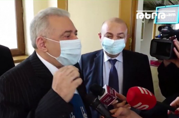 Министр обороны Армении не ответил на вопросы журналистов (видео)
