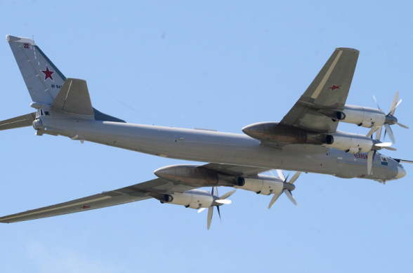 Кадры полетов российских стратегических ракетоносцев Ту-95МС
