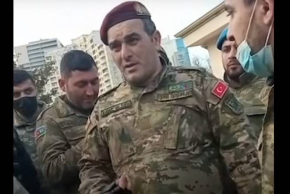 Մեզ անտեսում են. ադրբեջանցի զինվորականները բողոքի ակցիաներ են իրականացնում ՊՆ դիմաց