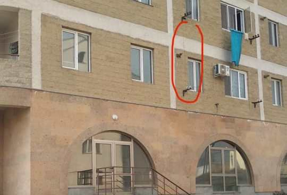 Երկրաշարժից ճաքել է այն շենքը, որտեղ բնակվում է Արծրուն Հովհաննիսյանը (լուսանկար)