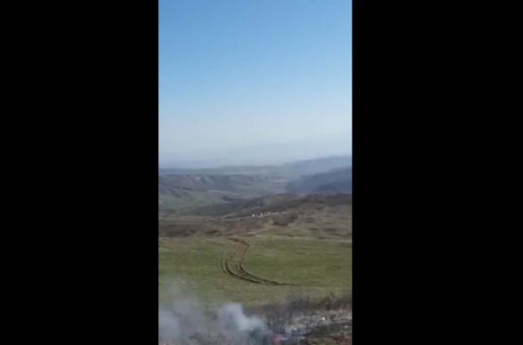 Доказательство того, что азербайджанские военные в непосредственной близости от сел Сюника стреляют из крупнокалиберного оружия (видео)