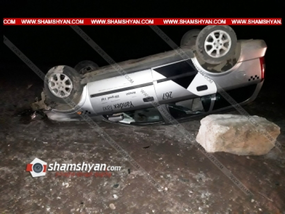 Արագածոտնի մարզում 25-ամյա վարորդը Opel-ով բախվել է երկաթբետոնե արգելապատնեշներին և գլխիվայր շրջվել․ կան վիրավորներ