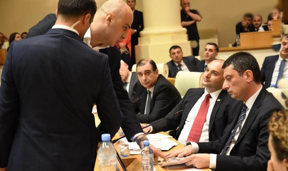 Премьер Грузии Гахария решил уйти в отставку