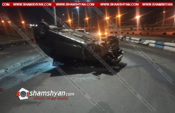 Երևանում 35-ամյա վարորդը Nissan Tiida-ով ռուս ուղղափառ եկեղեցու մոտ բախվել է բետոնե արգելապատնեշներին, կոտրել դրանք և գլխիվայր շրջվել