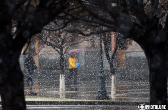 Հանրապետության տարածքում՝ փետրվարի 18-ի ցերեկը, 19-ին, 21-ի գիշերը առանձին շրջաններում, 20-ին շրջանների զգալի մասում ժամանակ առ ժամանակ սպասվում է ձյուն