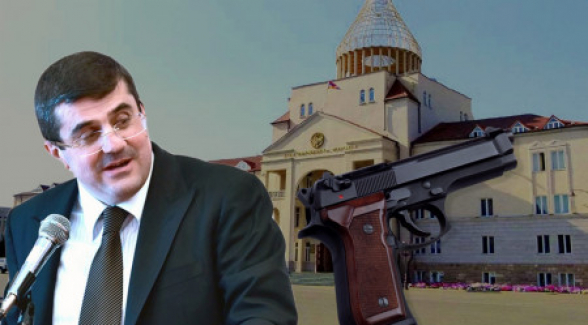 Արայիկ Հարությունյանը իր թիմակիցներին զենք է բաժանել