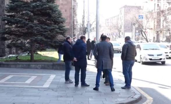 Акция в поддержку экс-руководителя аппарата парламента Армении Ара Сагателяна у здания СНБ (прямой эфир)