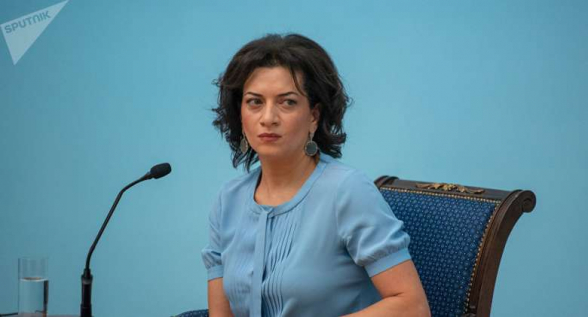 Աննա Հակոբյանը Լոս Անջելեսում լինում է ամենաթանկ բուտիկներում, որտեղ մեկ թաշկինակի գինը հավասար է Հայաստանում մեկ թոշակառուի տարեկան թոշակին. Բաղդասարով (տեսանյութ)