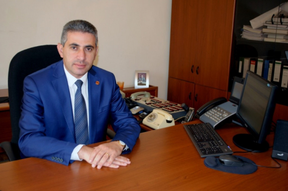 Նախագահը կարող է չստորագրել իրեն ներկայացված հրամանագրերի նախագծերը և դիմել ՍԴ․ այս պահին Օնիկ Գասպարյանը ԶՈՒ ԳՇ պետն է և պարտավոր է կատարել իր պաշտոնական պարտականությունները