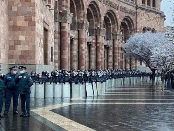 Պետական ծառայողներն ազատման դիմումներ են գրում