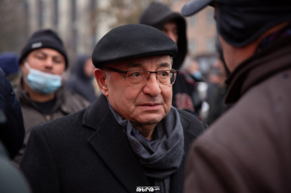 Բարիկադներով փակել Բաղրամյան պողոտան և չհեռանալ. Վազգեն Մանուկյան (տեսանյութ)