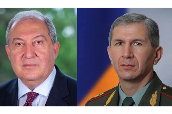Президент Армении отправился в Генштаб ВС, где встретился с Оником Гаспаряном
