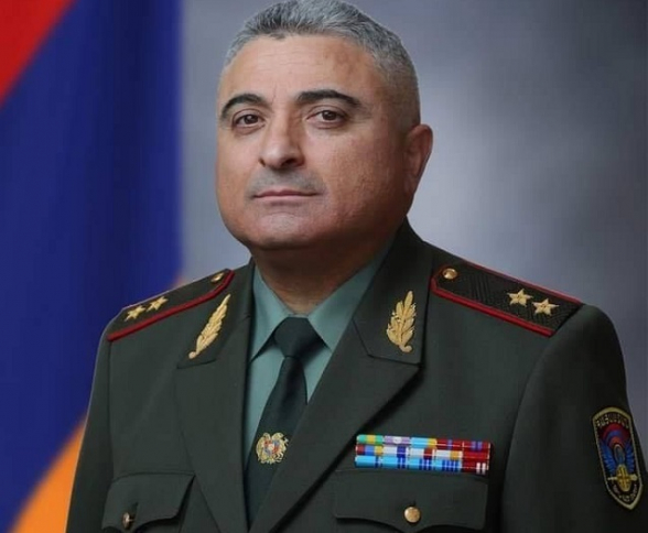 Գեներալ Մակարյանի ձեռքերը թաթախված են զրահաբաճկոն չունենալու պատճառով զոհված տղերքի արյամբ, դրա համար էլ նա մինչ օրս սատարում ա նիկոլին