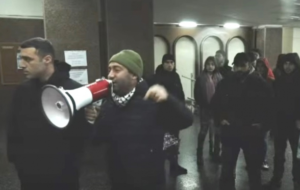 Акция в правительственном здании: граждане потребовали не подчиняться распоряжению Пашиняна об участии в митинге (видео)
