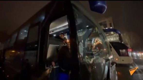 Հողատուի հավաքին բերվածները ապահովել են մասսովկան և գիշերով ճամփում են տուն, երբ ձյուն է, մութ, սառած մայրուղիներ․ նրանք արդեն պետք չեն (տեսանյութ)