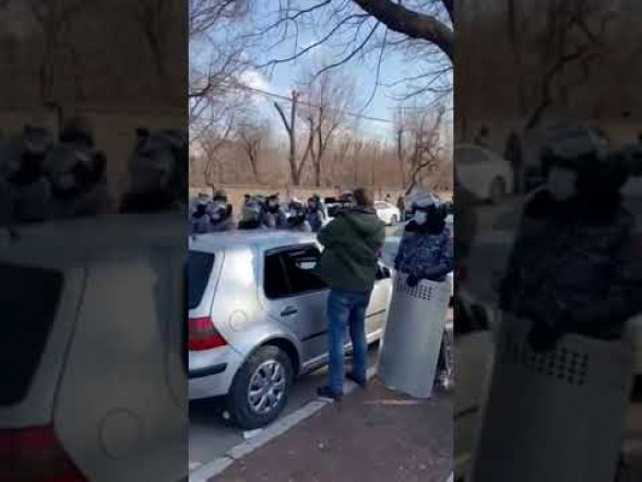 Վահաններով զինված ոստիկանական խմբեր են տարվում Փաշինյանի առանձնատուն