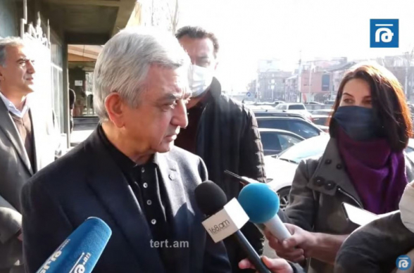 Կարծում եմ՝ ամենայն հավանականությամբ նոր ներկայացում է պատրաստվում, դրանից հետո կպատասխանեմ բոլոր հարցերին. Սերժ Սարգսյանը՝ ԳՇ հայտարարությունն իր դրդմամբ անելու մասին (տեսանյութ)