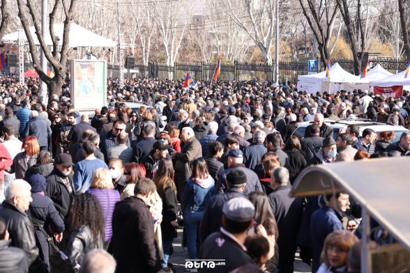 Հայրենիքի փրկության շարժման հանրահավաքն ավարտվեց, որին հաջորդեց երթը (տեսանյութ)