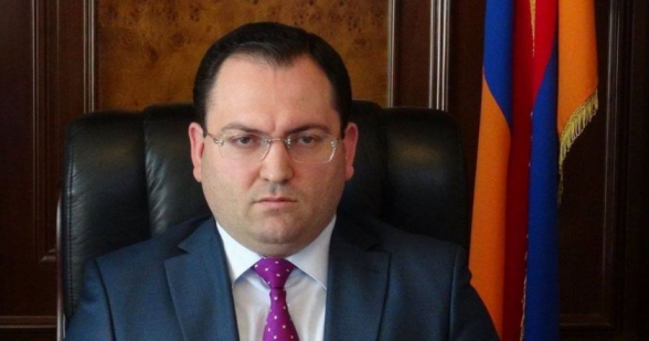 Նիկոլին ձեռնտու է թեկուզ արդյունքում Իջևանի Հանրապետության վարչապետ մնալը, բա մե՞նք հայեր...խելքի եկեք ժողովո՛ւրդ, խելքի եկե՛ք