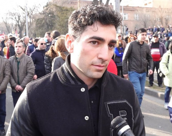 Նախագահի պահվածքն առնվազն տարօրինակ է, փորձում է երկու կողմերին գոհացնել. Լևոն Քոչարյան (տեսանյութ)