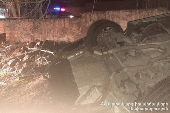 Ավտոմեքենան Հալաբյան փողոցում բախվել է ԶԶՀԾ թիվ 1 տարածքային ստորաբաժանման ճաղավանդակին և հայտնվել բակում. վարորդը և ուղևորը մահացել են