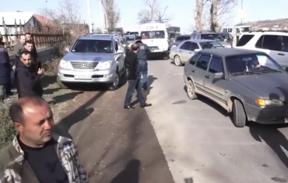 Жители Иджевана перекрыли межгосударственную трассу Ереван-Ноемберян (видео)