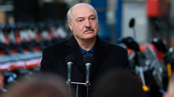 Лукашенко призвал белорусских военных быть в готовности к отражению внутренних угроз