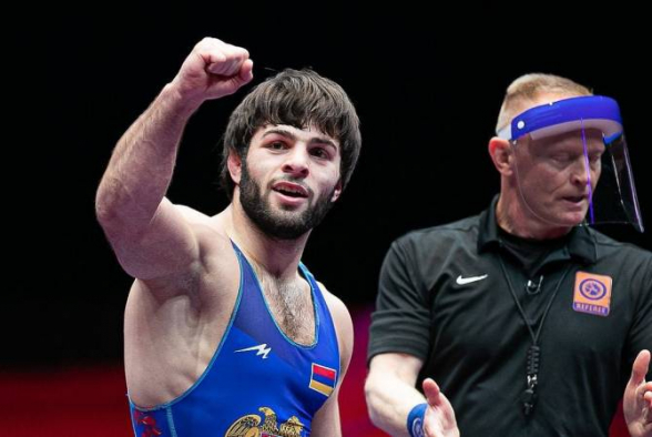Теванян одержал победу над азербайджанцем, Арутюнян – над болгарином: у Армении две золотые медали (видео)