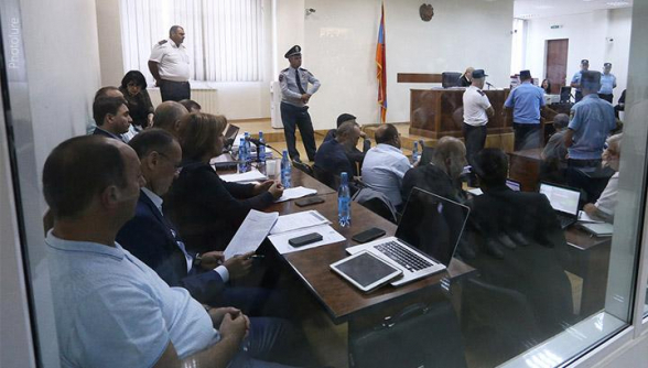 Адвокаты Роберта Кочаряна покинули зал суда в знак протеста: заседание отложено (видео)