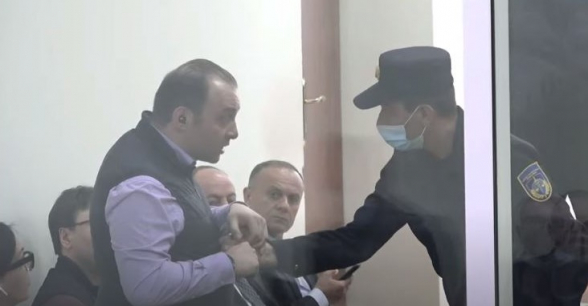 Адвокат Юрия Хачатурова – судье: «Вы себя хоть со стороны видели?» (видео)